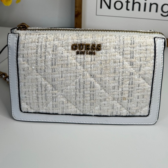 🤍 GUESS White Tweed Shoulder Bag – Elegant & Modern - Picture 1 of 5